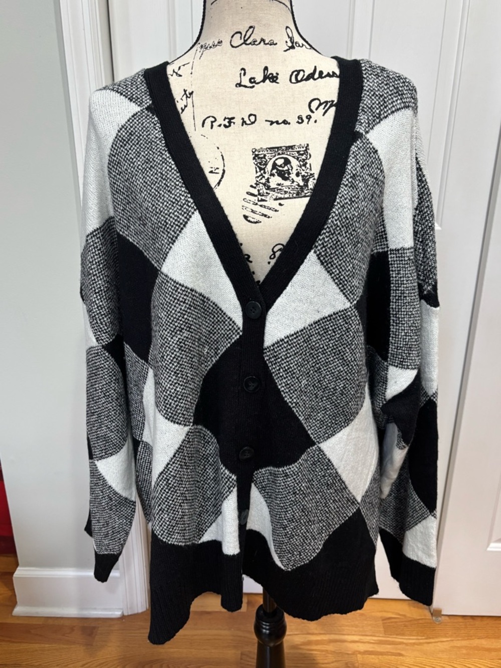 Lane Bryant Black and White V-Neck Cardigan Sweater - 26/28 NWT